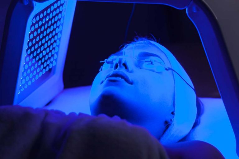 red light and blue light therapy benefits