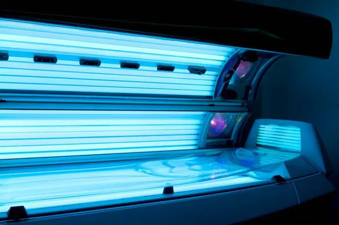 can you wear sunscreen in a tanning bed