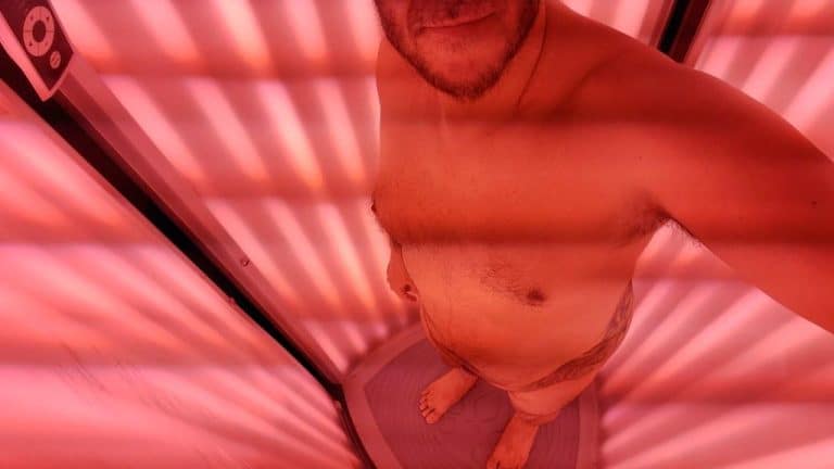 Enhancing Muscle Recovery with Red Light Therapy
