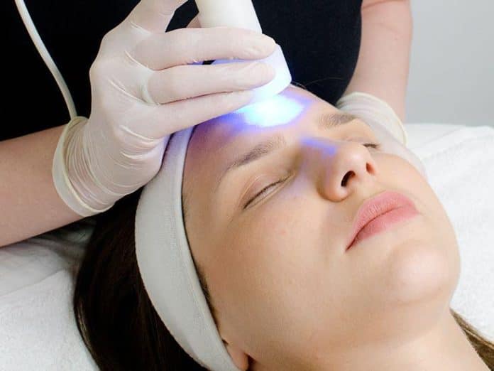 Unveiling the Mechanics of Red Light Therapy for Brighter Skin